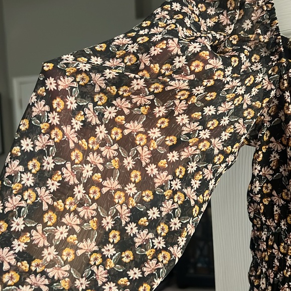 Francesca’s dress with peplum detailing floral - Picture 3 of 5